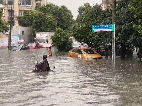 你从暴雨过后积水的马路中捞出过哪些东西辟谣济南车辆被冲走事件辟谣济南车辆被冲走 数据